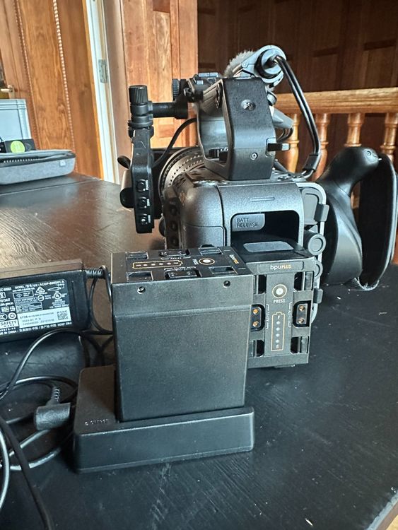 Sony Camcorder: Sony  Cinema Line FX6 Full Frame Professionell Camcorder – Gebraucht aus Basel von Saal-wart 3