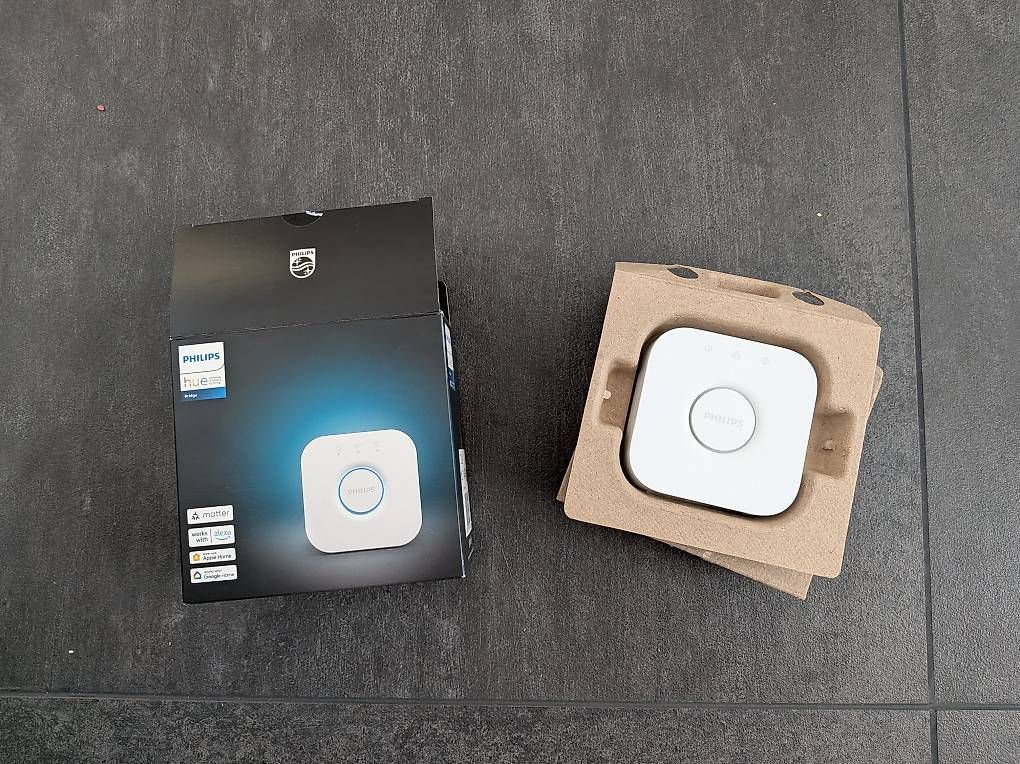 Hub & Switch: Hue Bridge v2 neuwertig – Usato da Bazenheid venduto da michikkk 1