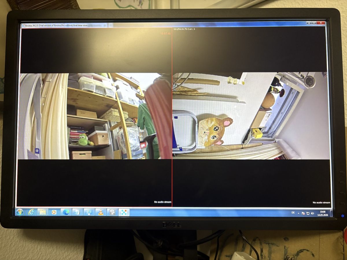 Axis Webcam: Axis IP Dome Cameras with Network Switch and Computer – Usato da Riehen venduto da giraldo01 3