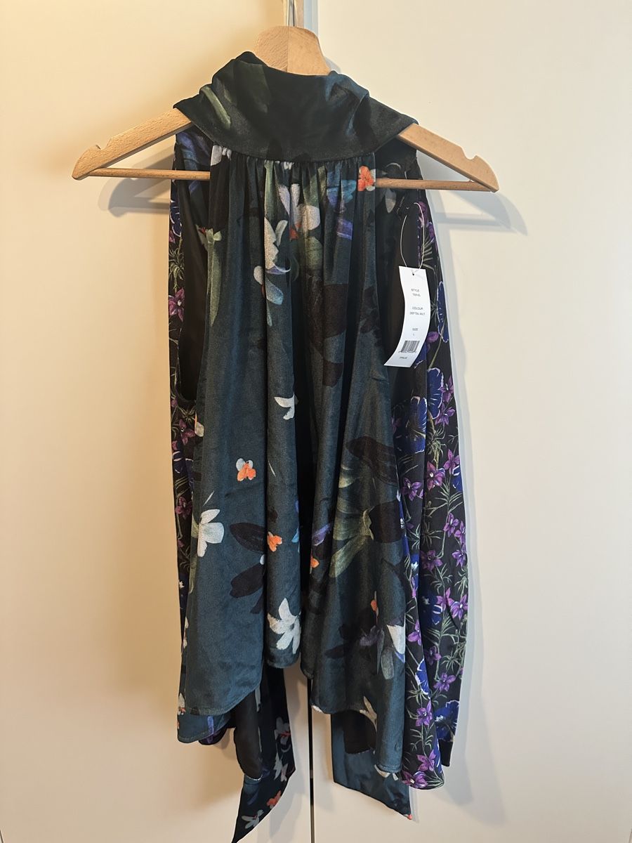 French Connection Camicette: French Connection Top, Gr. L, Blumenmuster - Neu! – Nuovo e nell'imballaggio originale da Opfikon venduto da Zentou