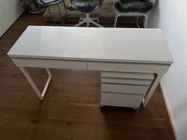 Schreibtisch mit Schubladen und Korpus, weiss, neuwertig