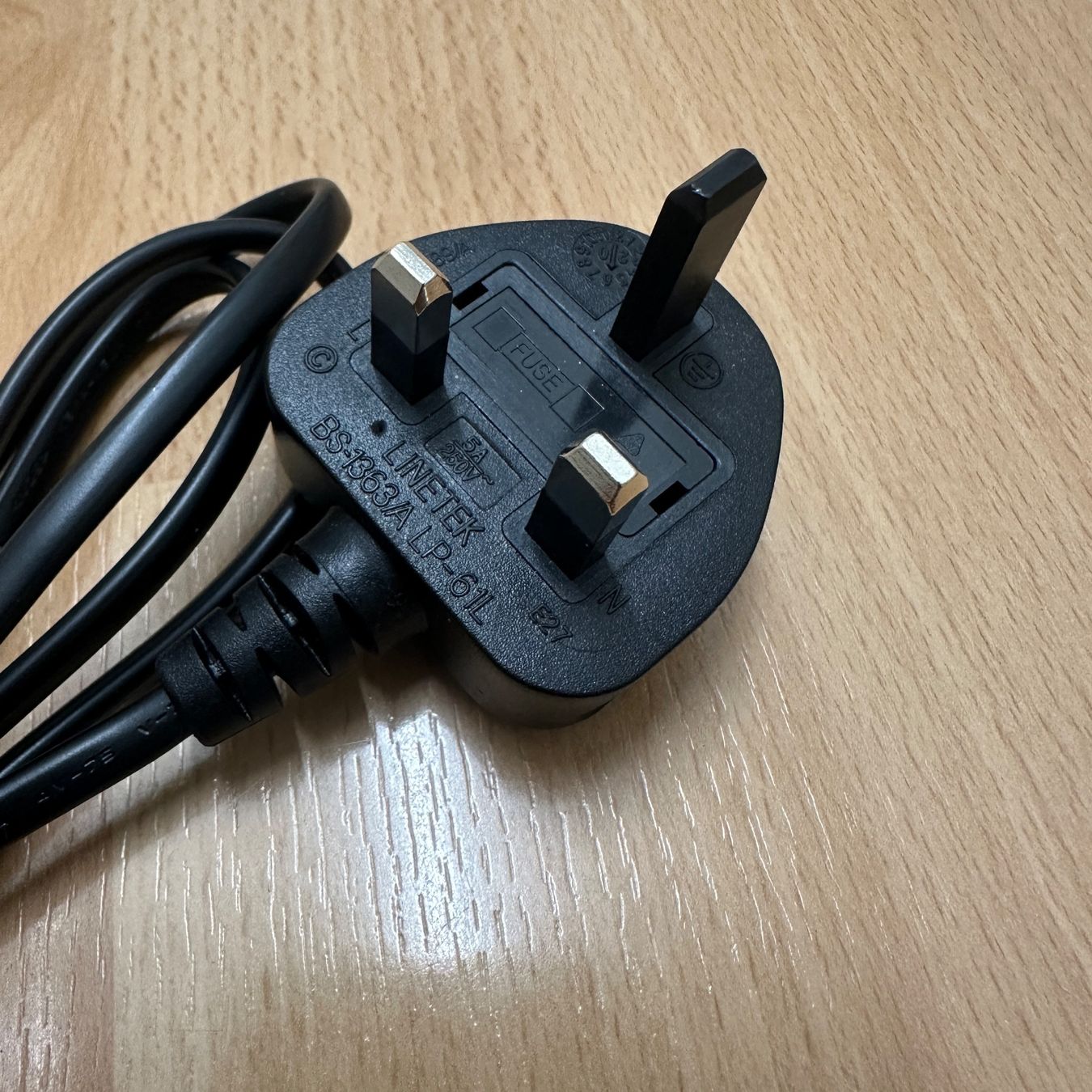 Cavi: Netzkabel mit UK-Stecker – Nuovo (secondo la descrizione) da Chur venduto da coskun 1