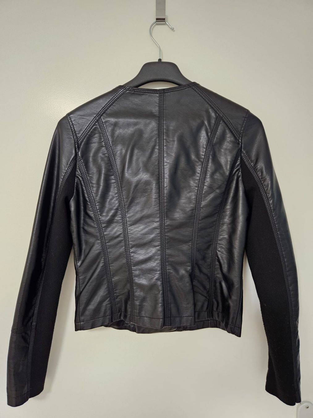 Vero Moda Giacche: Schwarze Kunstlederjacke von Vero Moda, Grösse S – Usato da Winterthur venduto da noodle_soup 2