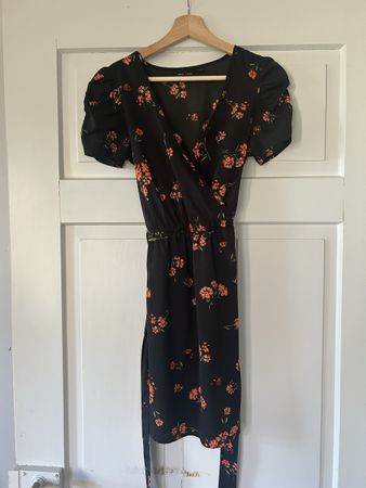 Schönes Sommerkleid von New Look, Grösse S, Blumenmuster