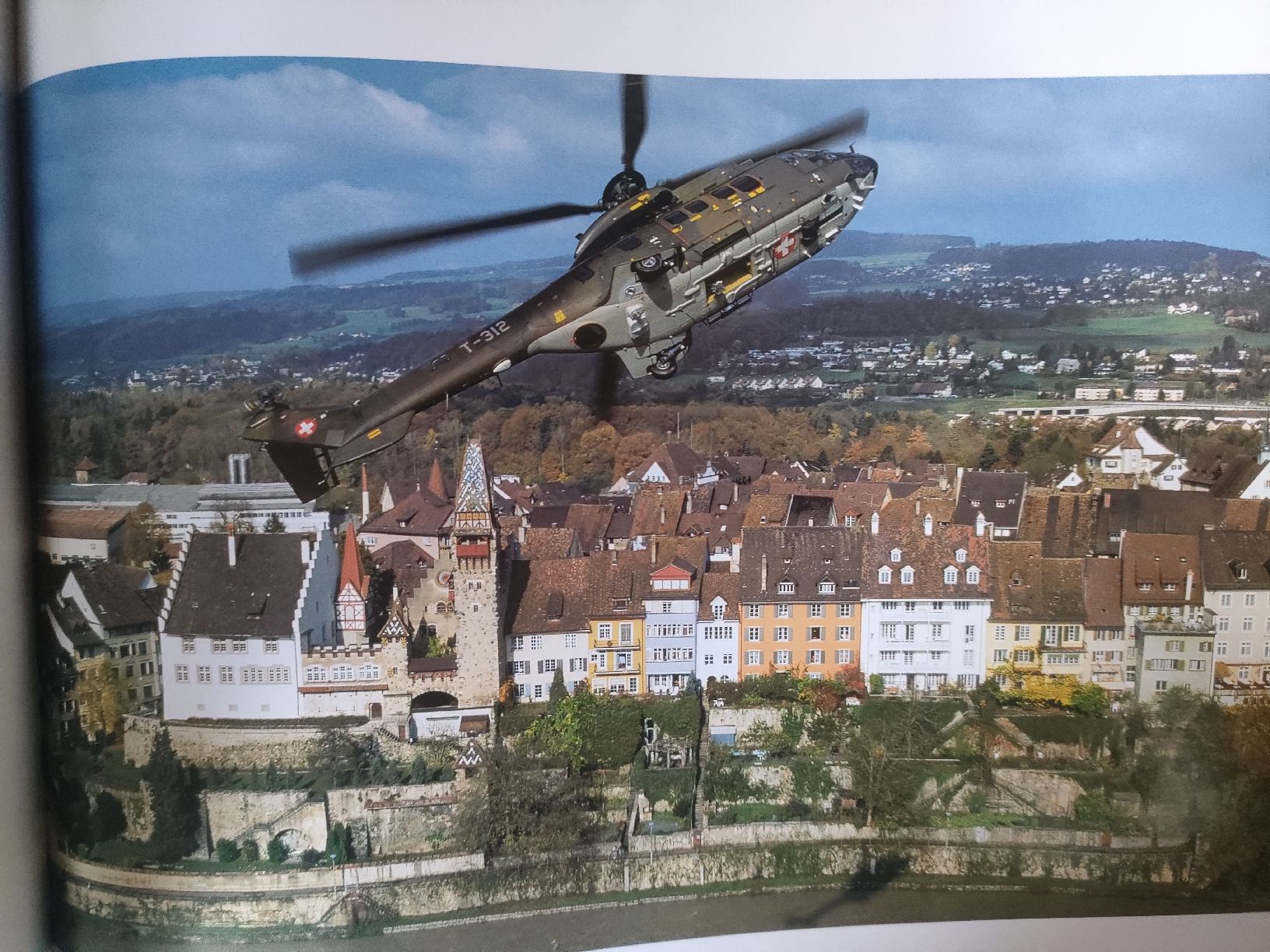 Libri: Schweizer Armee Militär Buch, Luftwaffe – Usato da Schwanden Sigrisw venduto da pho_2mc9 7