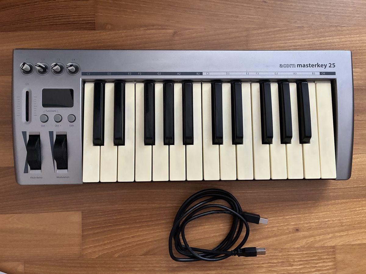 Musikinstrumente: Acorn Masterkey 25 USB MIDI Controller – Gebraucht aus Zürich von Brodiea