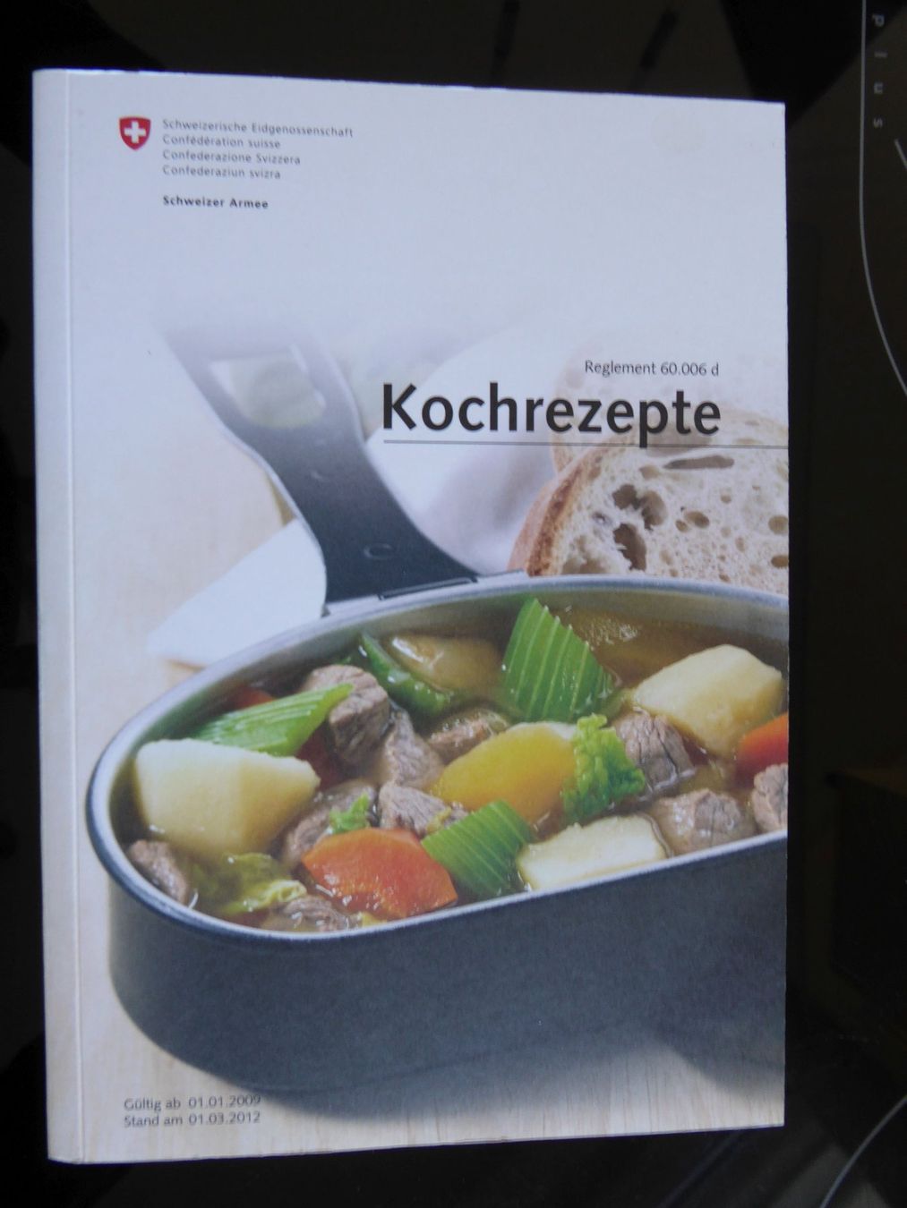 Libri: Kochrezepte Schweizer Armee – Nuovo (secondo la descrizione) da Biel-Benken BL venduto da Minou54