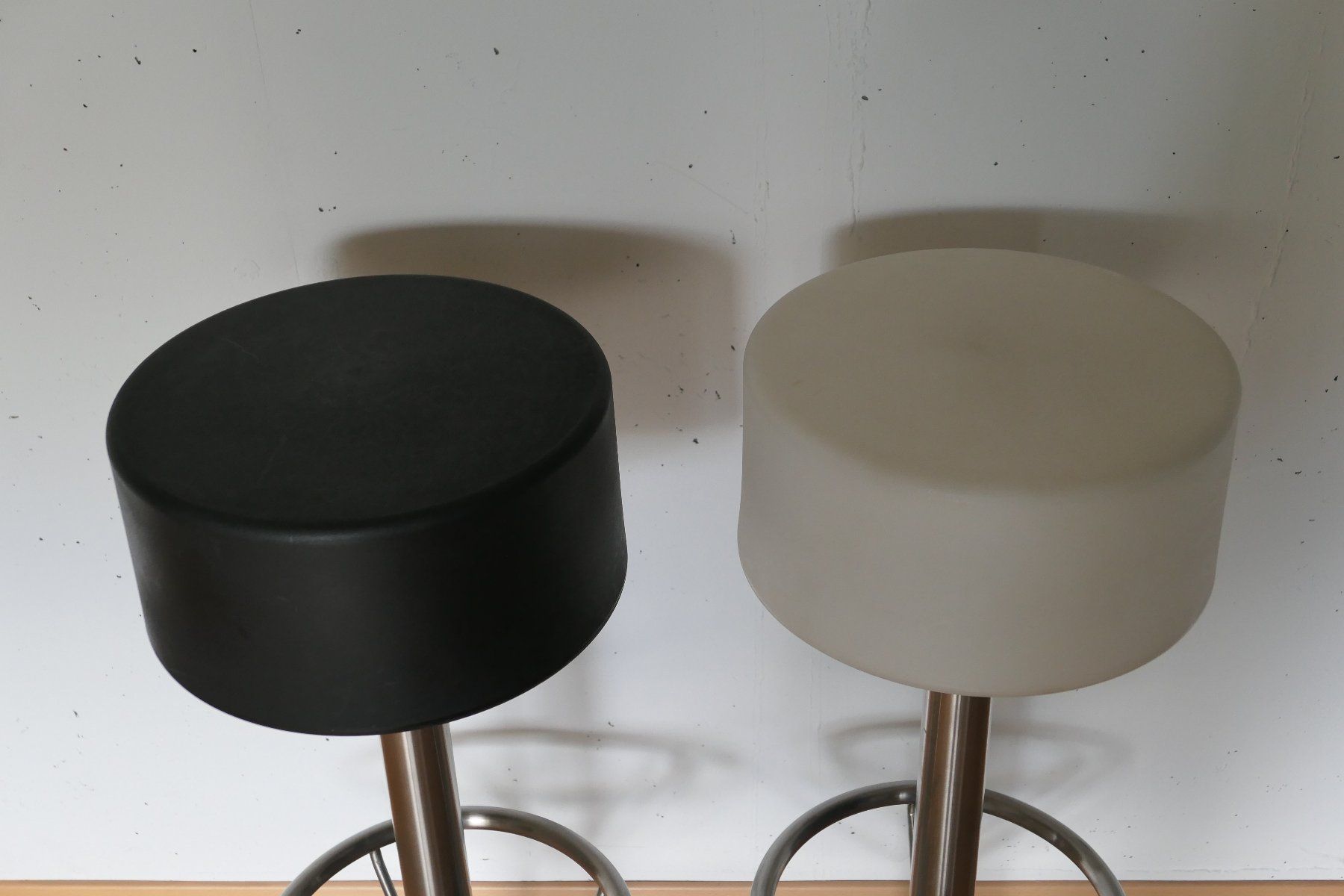 Hocker: Barhocker Edelstahl Kunststoff, 2 Stück – Gebraucht aus Münchenbuchsee von Ploder0 1