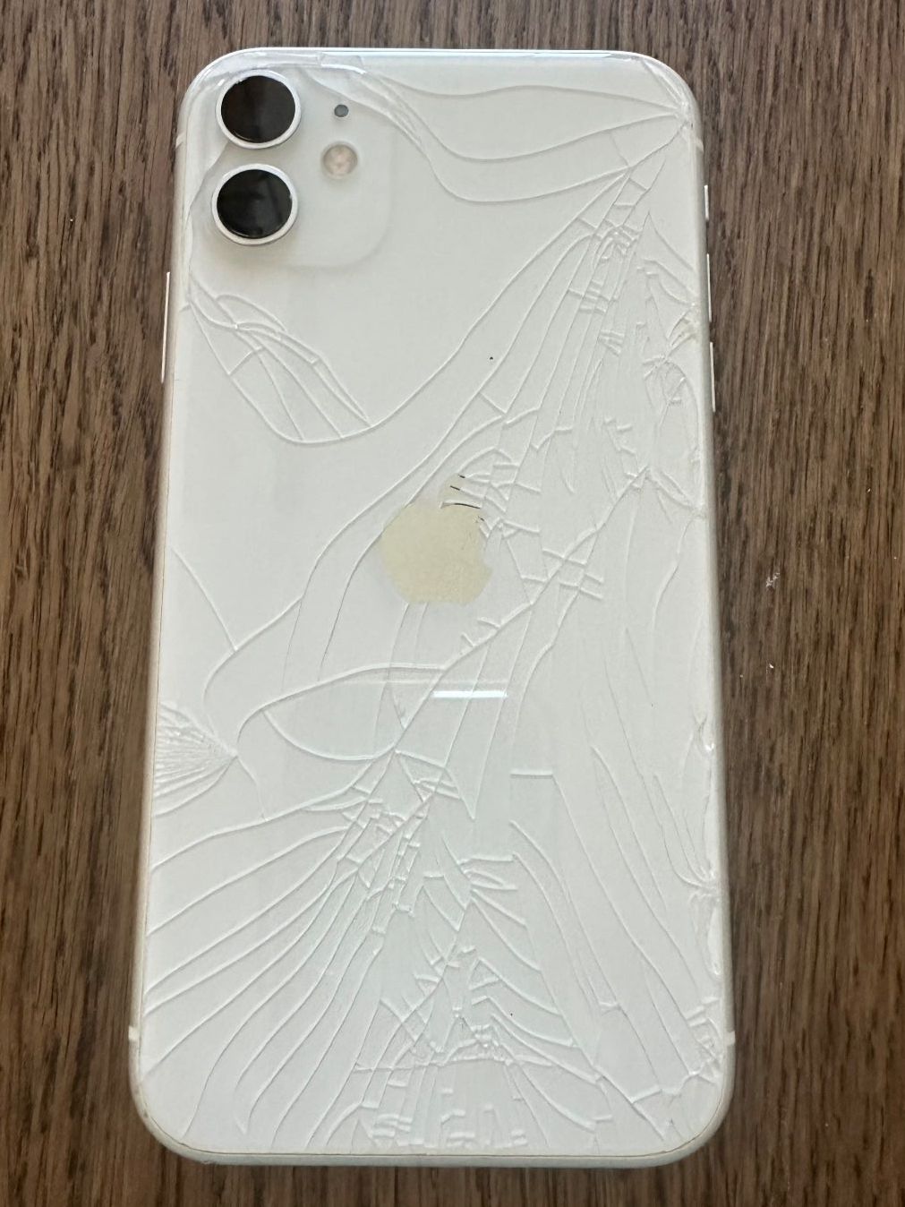 Apple Portables: iPhone 11 – Défectueux à Pfäffikon ZH par AnjaAlbertin 1