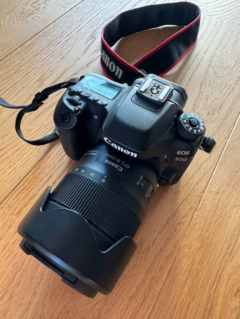 Canon Fotocamera: Canon EOS 80D Spiegelreflexkamera mit 18-135mm Objektiv – Usato da Eschen venduto da daniel_schwarz 1