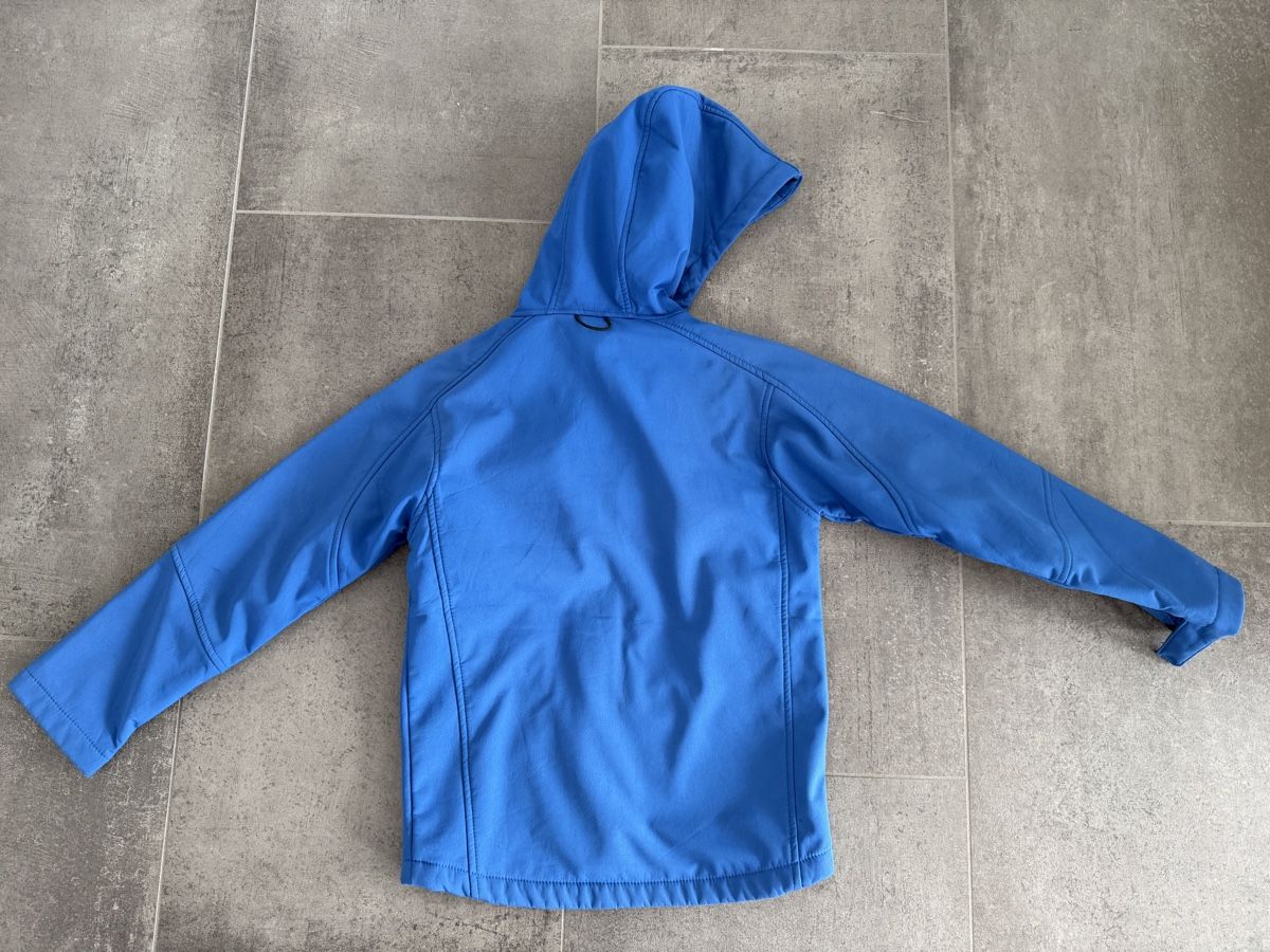 Jacken & Mäntel: Softshelljacke / Übergangsjacke Gr. 10Y 130-140cm – Gebraucht aus Hunzenschwil von iluapm 1