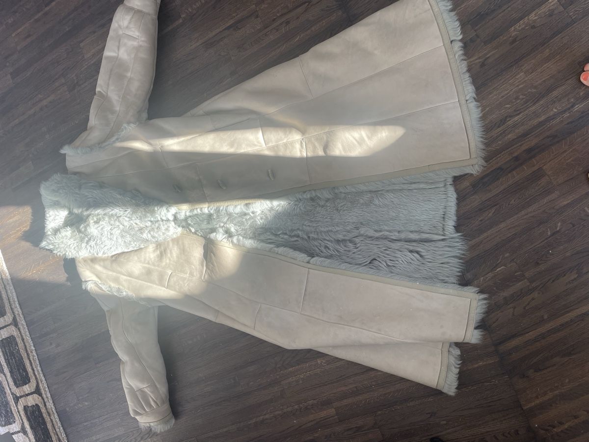 Mäntel: Schicker Lammfellmantel beige Gr. 40Wintermantel – Gebraucht aus Zürich von Claudia0174