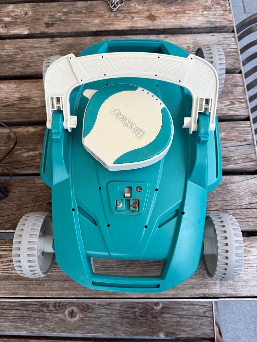 Bestway Schwimmbad-Zubehör: Poolroboter – Gebraucht aus Lenggenwil von ale_r8nj