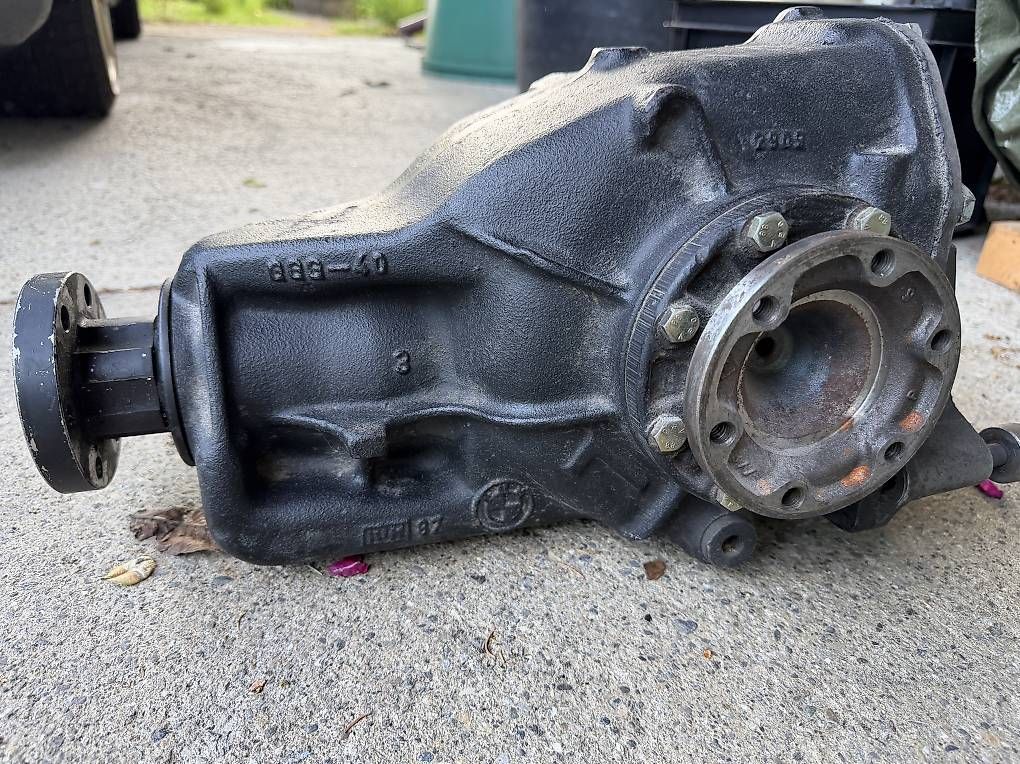 BMW Tutti pezzi di ricambio auto: Bmw e34 M5 210er Differential ohne Sperre – Usato da Muri AG venduto da Aero96 3
