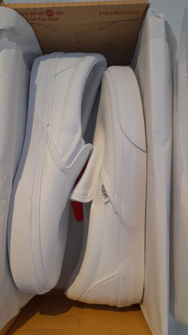 Vans Scarpe da uomo: Vans Classic Slip-On neuves, blanches, taille 39. – Nuovo e nell'imballaggio originale da st.gallen venduto da The_Rag_Picker.
