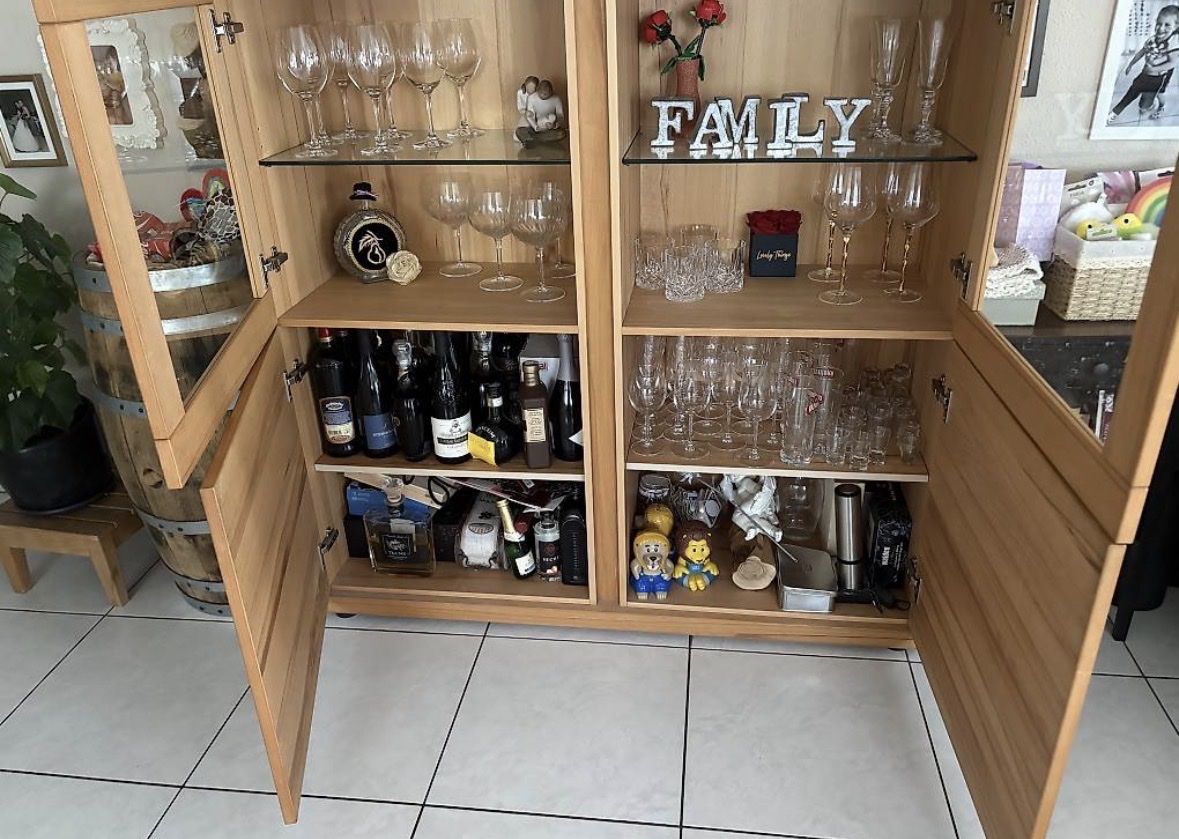Vitrines: Vitrine / Kommode – D'occasion à Wauwil par NBS97 1