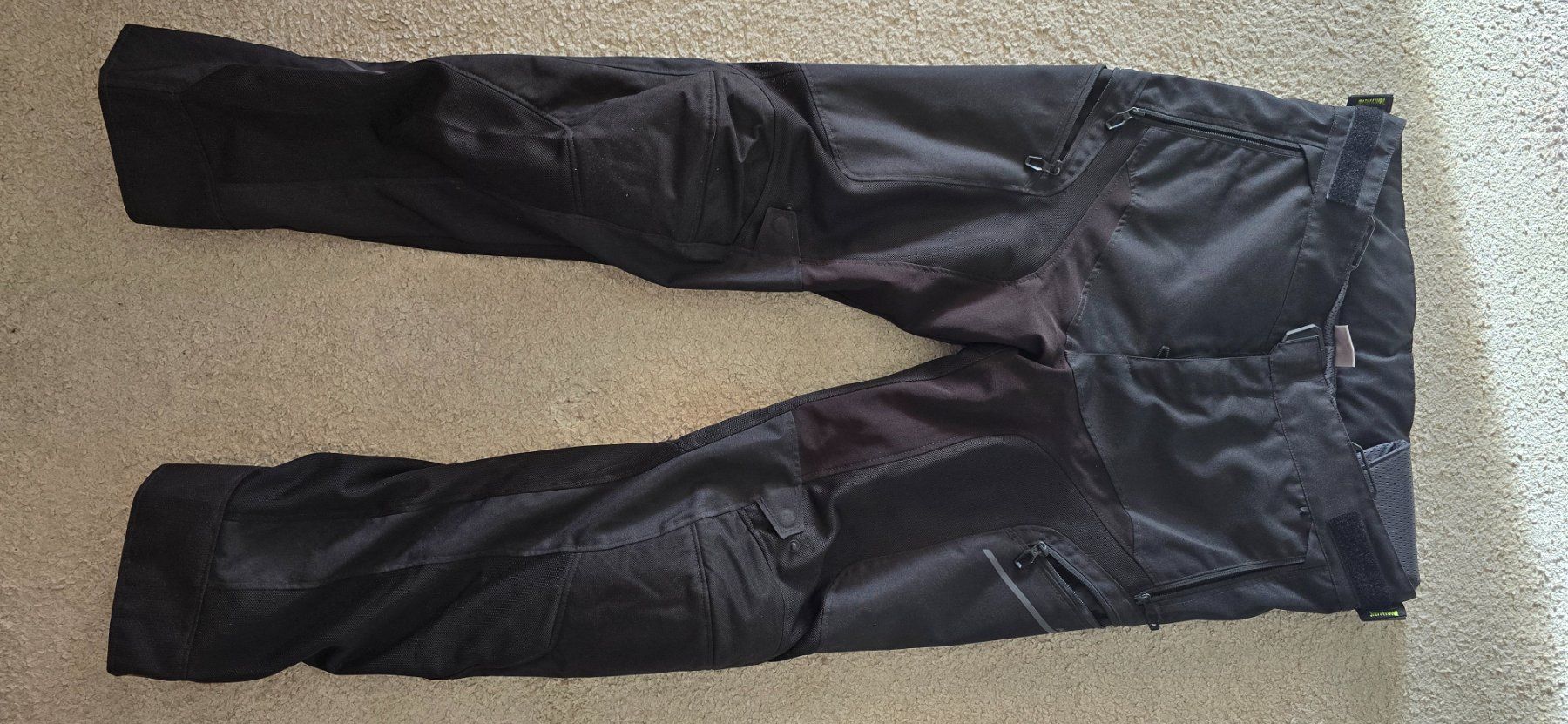 Pantaloni: Pantalon motarde 2xl – Usato da Romanel-s-Lausanne venduto da rif_82bn