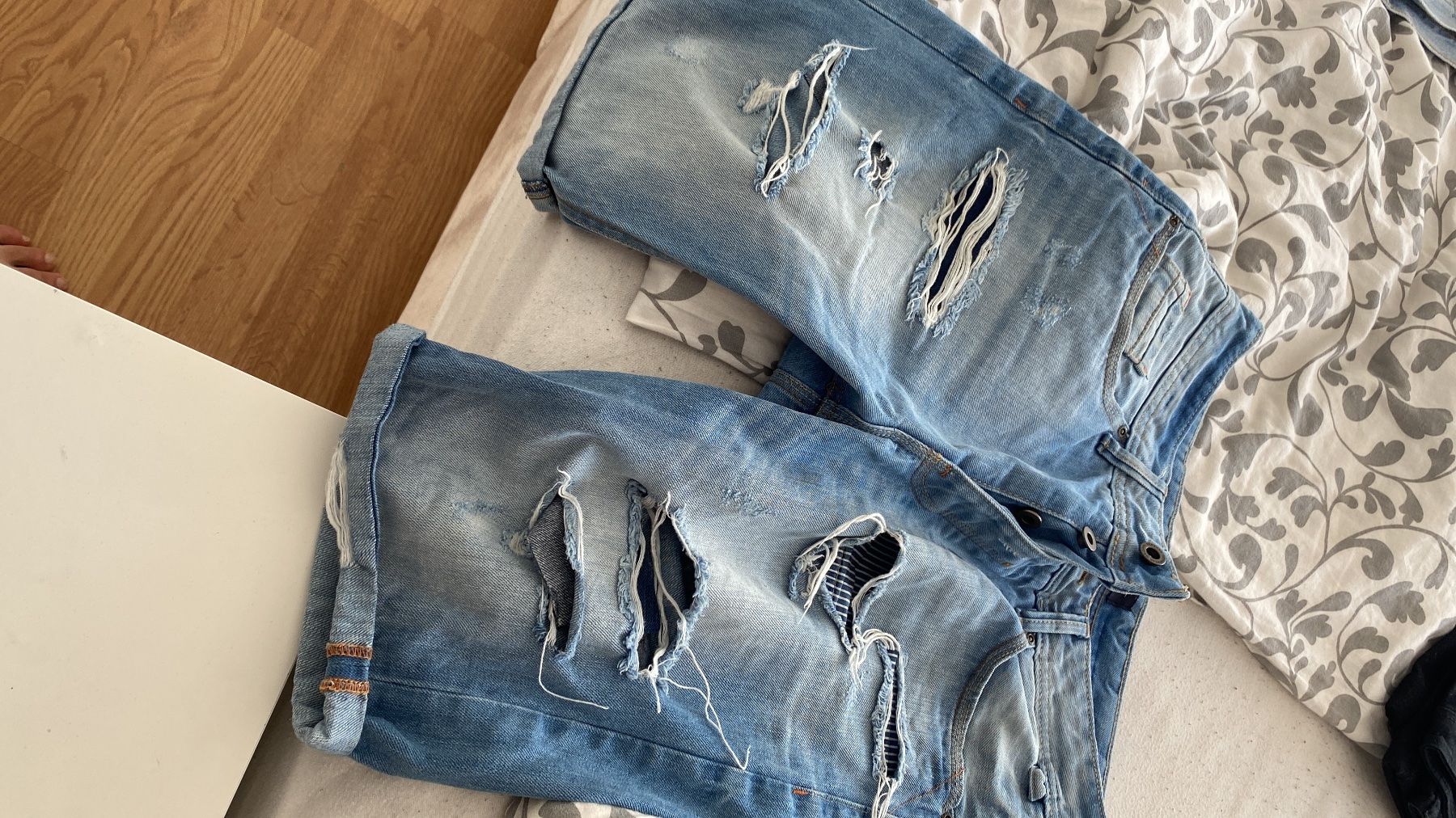Bershka Jeans: BERSHKA KURZE JEANS HOSE – Gebraucht aus Kreuzlingen von Mr.Ibi 1