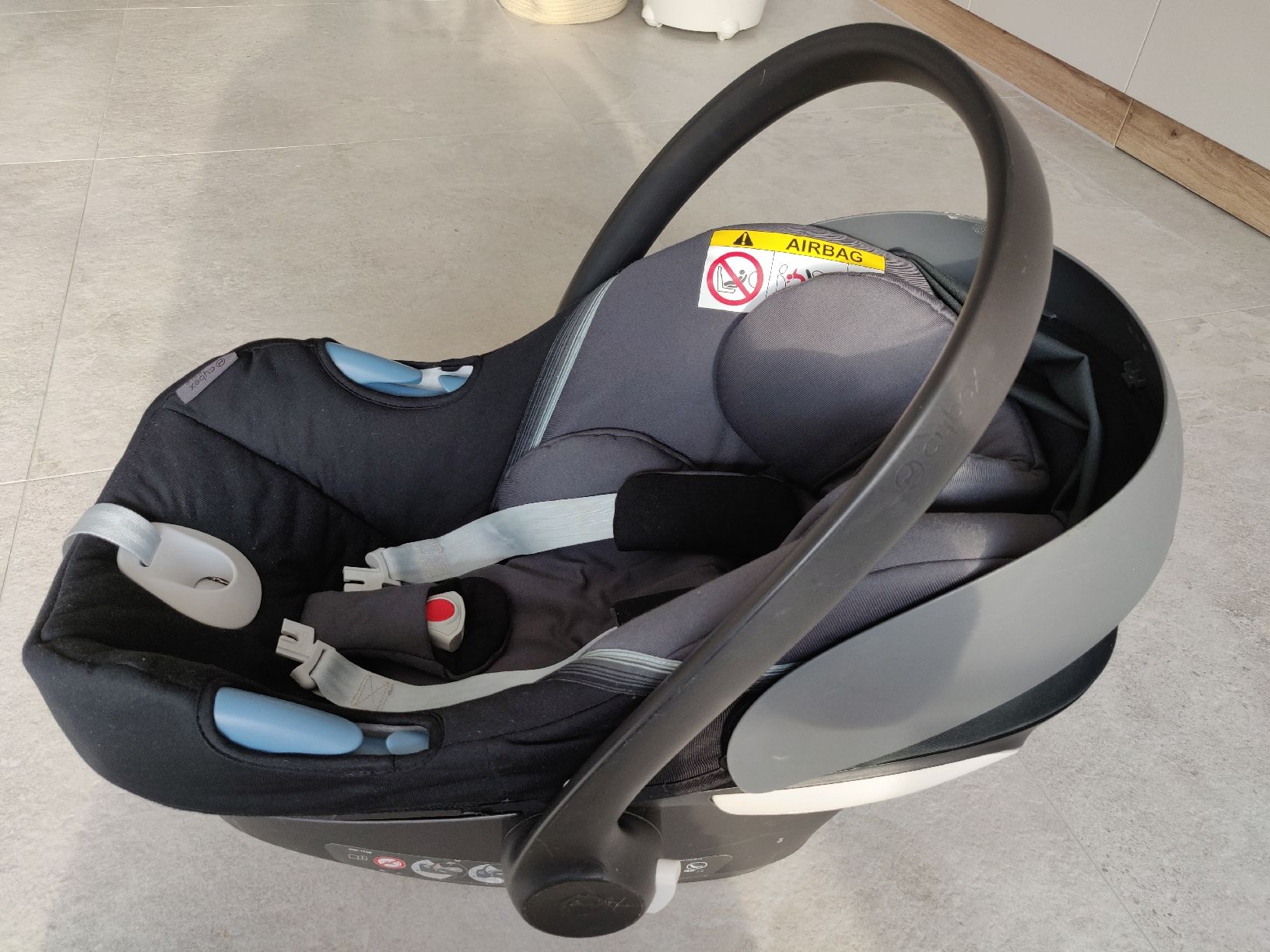 Cybex Seggiolini per auto: Cybex newborn car seat – Usato da Lonay venduto da ari_2xzm 2