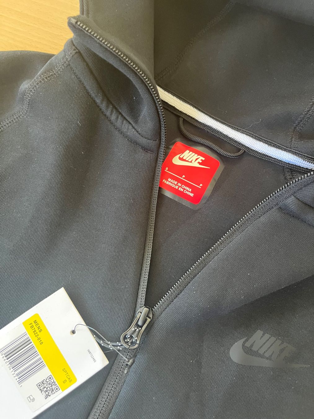 Nike Vestes: Nike tech fleece – Neuf (Voir description) à Schaffhausen par apl_pg8h 2