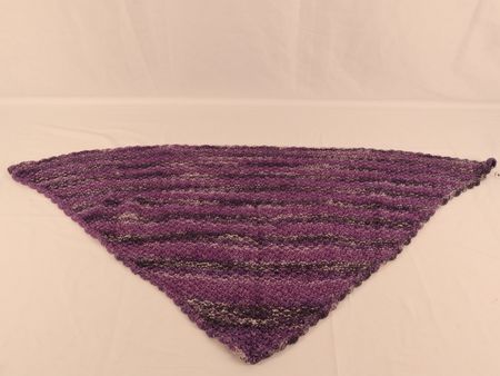 HANDARBEIT Gestricktes Dreieckstuch Violett