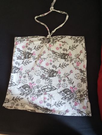 Sommerliches Neckholder Top mit Blumenmuster, Grösse L