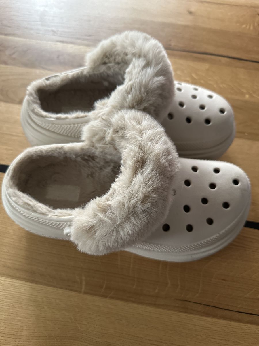 Crocs Scarpe da donna: Flauschige Crocs ,neuwertig, Grösse 38/39 – Nuovo (secondo la descrizione) da Tägerwilen venduto da Auster1 1