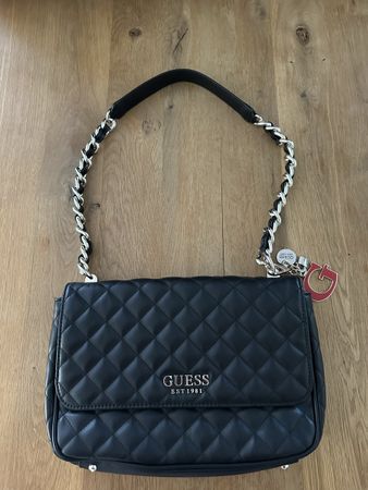 GUESS gesteppte Schultertasche – Schwarz