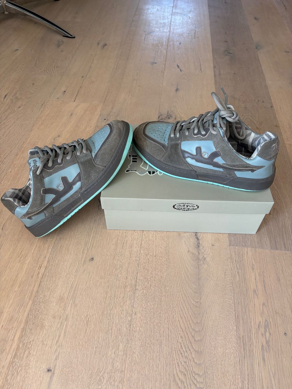 Scarpe da uomo: Lost Boys - Tiffy's Grey Low Top Sneakers – Usato da Winterthur venduto da iram6