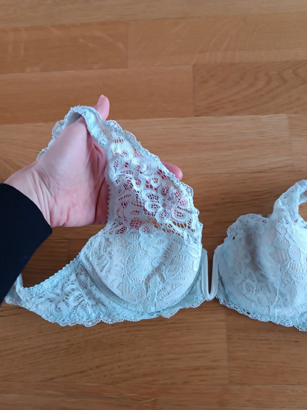 Altra biancheria intima: Hellblauer Spitzen BH, Grösse 75B – Usato da Luzern venduto da sim_lqq2 2
