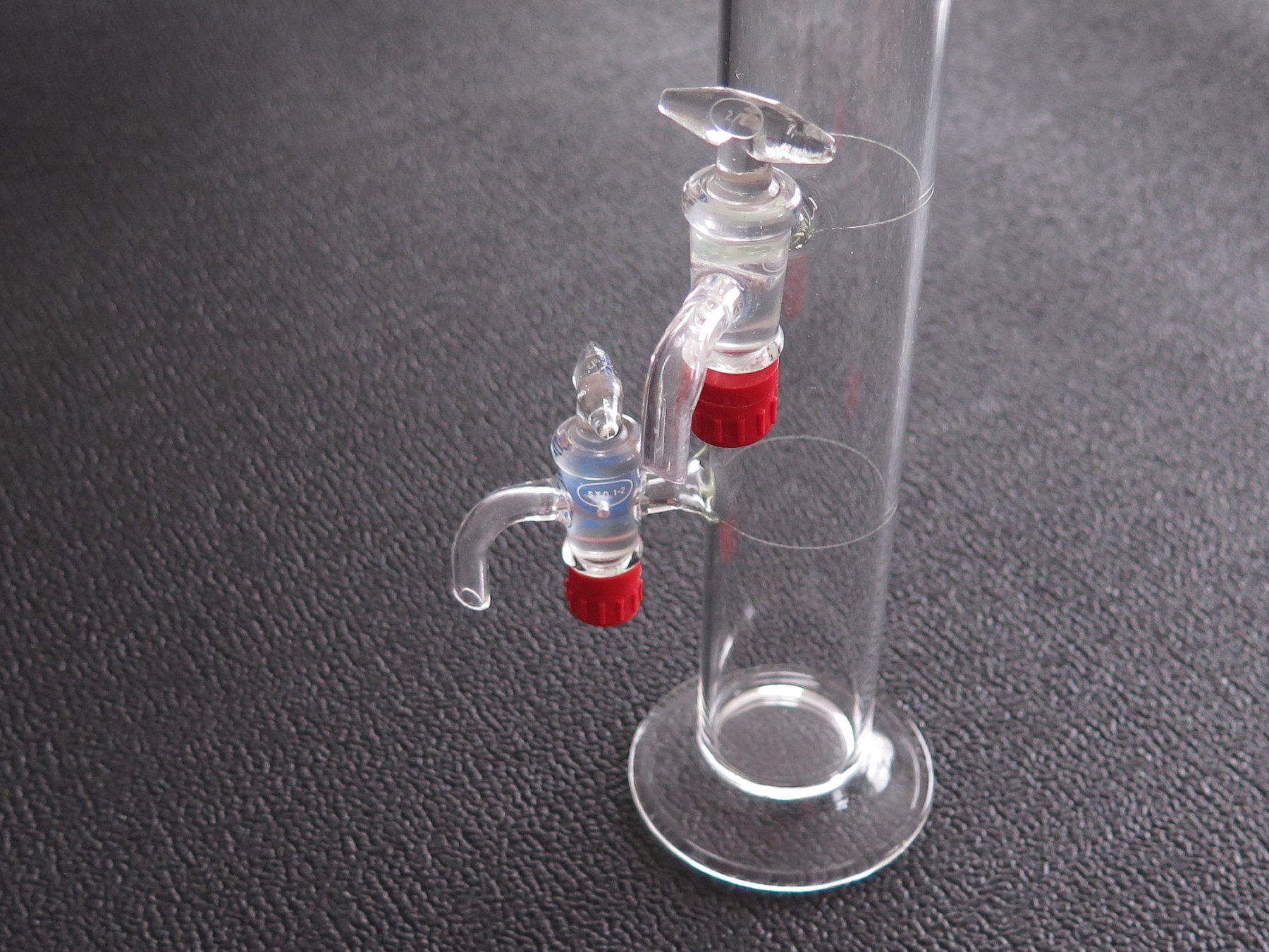 Bicchieri: Glas Messzylinder 300ml, 2 Hähne – Usato da Basel venduto da Deko1 4