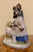 Royal Copenhagen, Ragazza con caprette.Porcellana di qualità