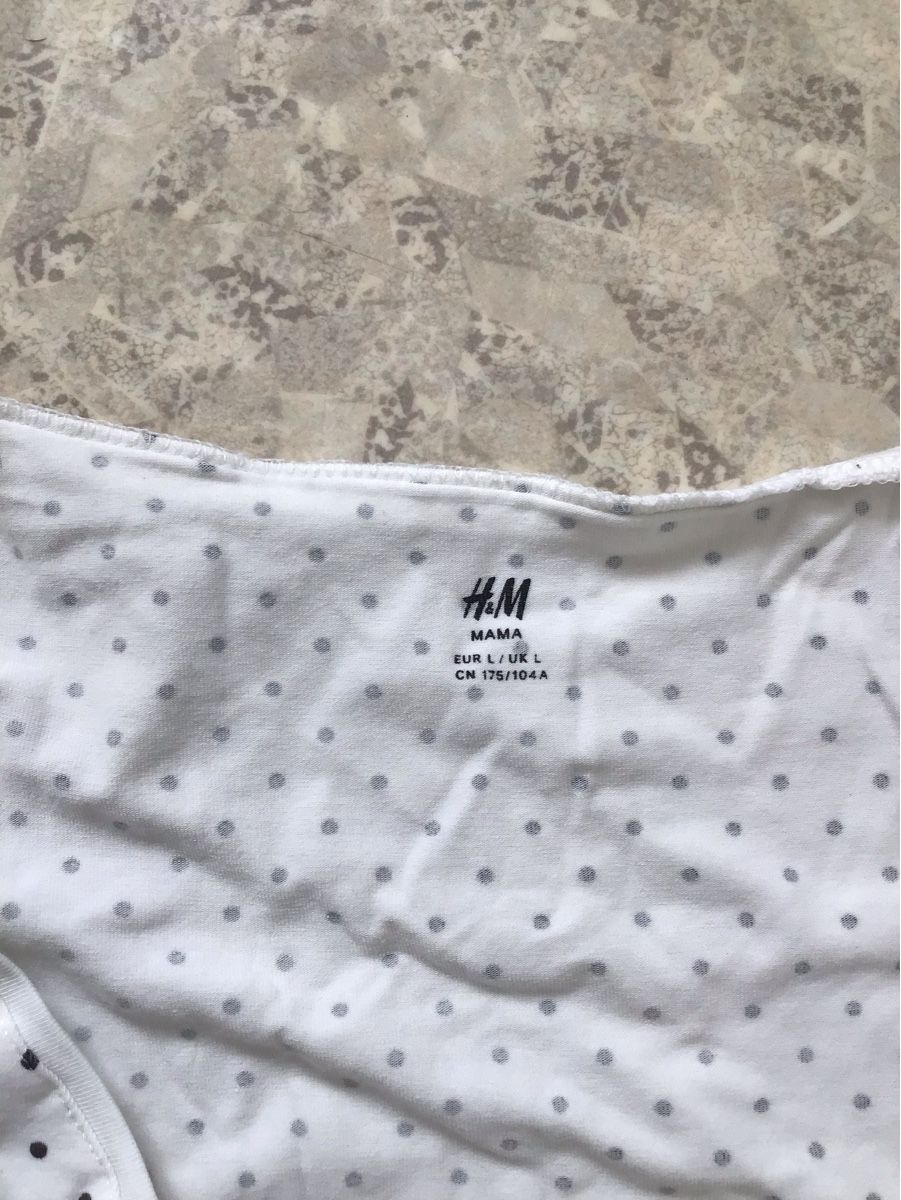 H&M T-shirt: H&M Mama Umstandsshirt Gr. L, Punktemuster. – Usato da Seuzach venduto da Tureda 1
