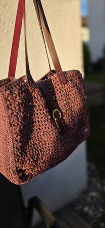 Sommertasche!Gehäkelte Handtasche, bordeauxrot mit Glitzer, 
