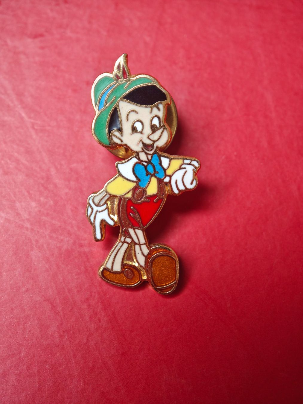 Disney Placchette & Badge: Pin von Disney Pinocchio von 1990 – Usato da Urdorf venduto da AHOI-90
