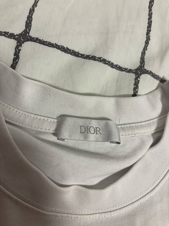 Dior T-shirts: T shirt Dior – Neuf (Voir description) à Neuchâtel par eli_kz9z 1