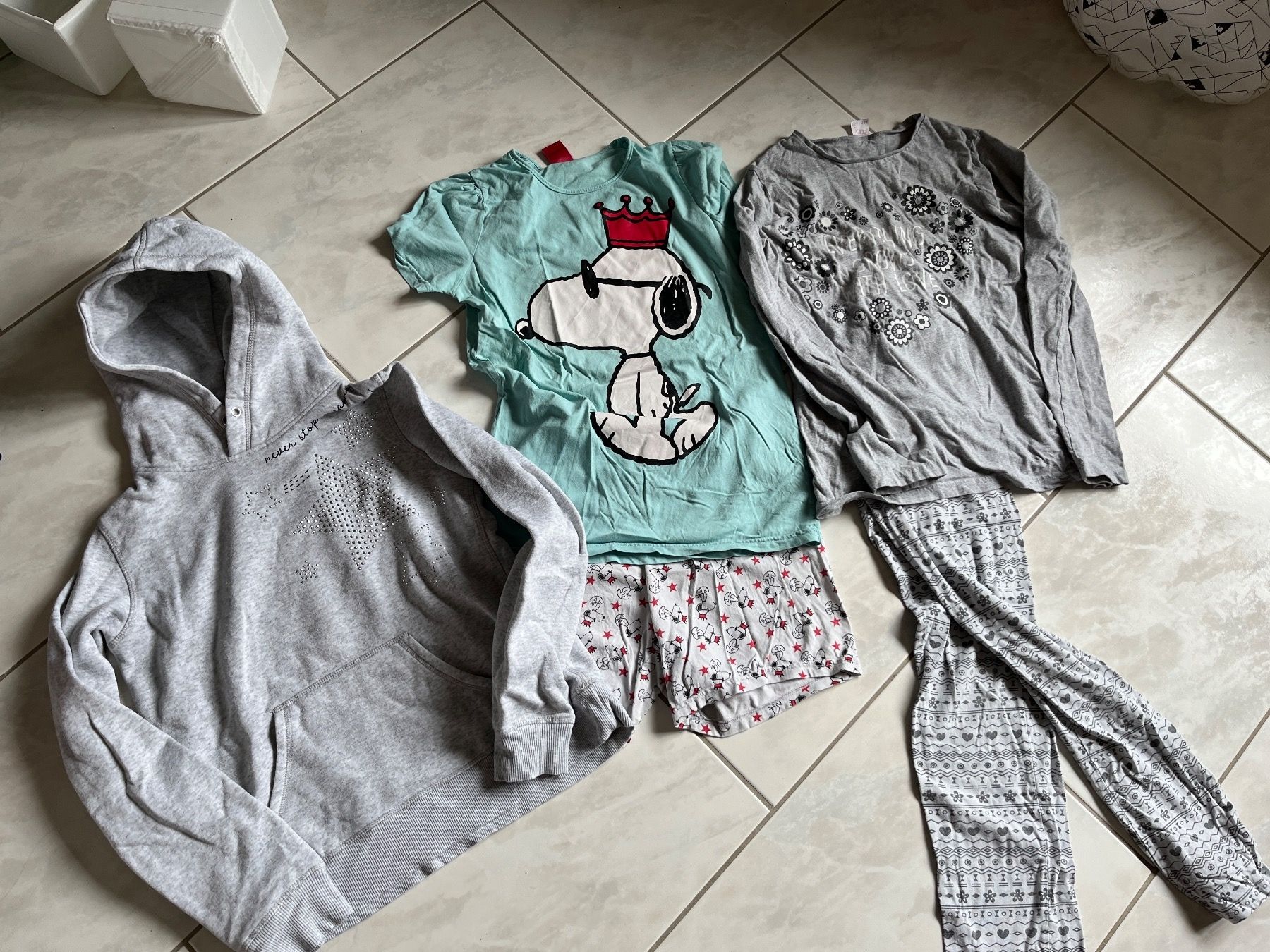 Lotti & Set di vestiti: Set 3 Teilig Grösse 158/164 – Usato da St.Pantaleon venduto da frodobi