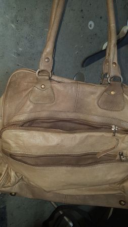 Umhãngetasche mit viel Stauraum K21