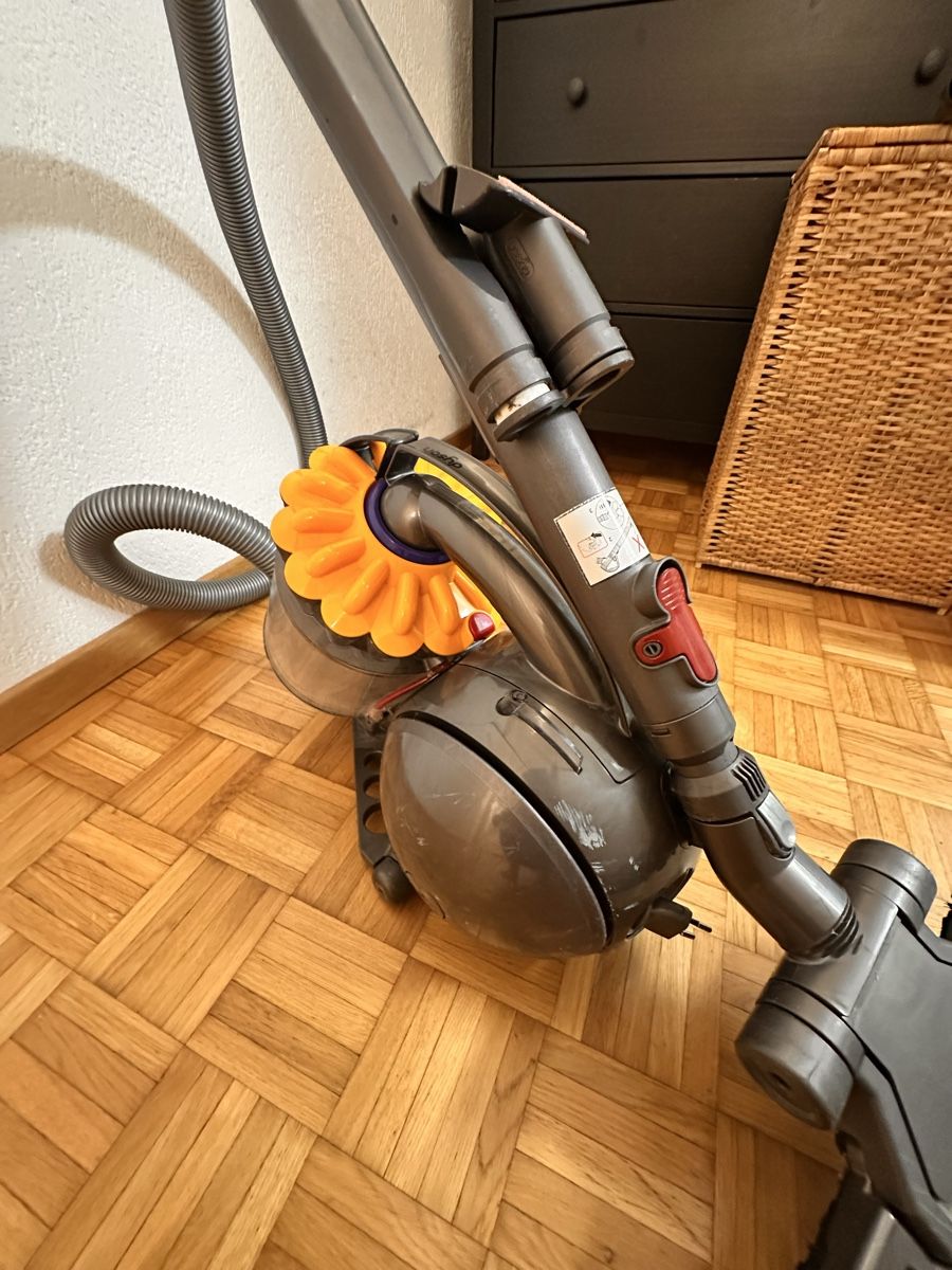 Dyson Staubsauger & Zubehör: DYSON STAUBSAUGER – Gebraucht aus Dällikon von oez_gcw6 2