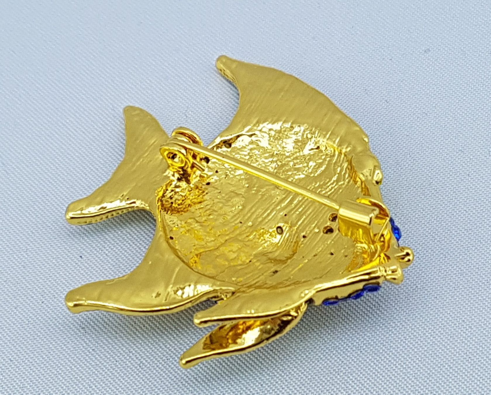 Spille & Fermagli: FISCH - Brosche mit Glitzersteinen - Neu - 4,4x4cm – Nuovo (secondo la descrizione) da Grenchen venduto da Yamahwildstar16 2