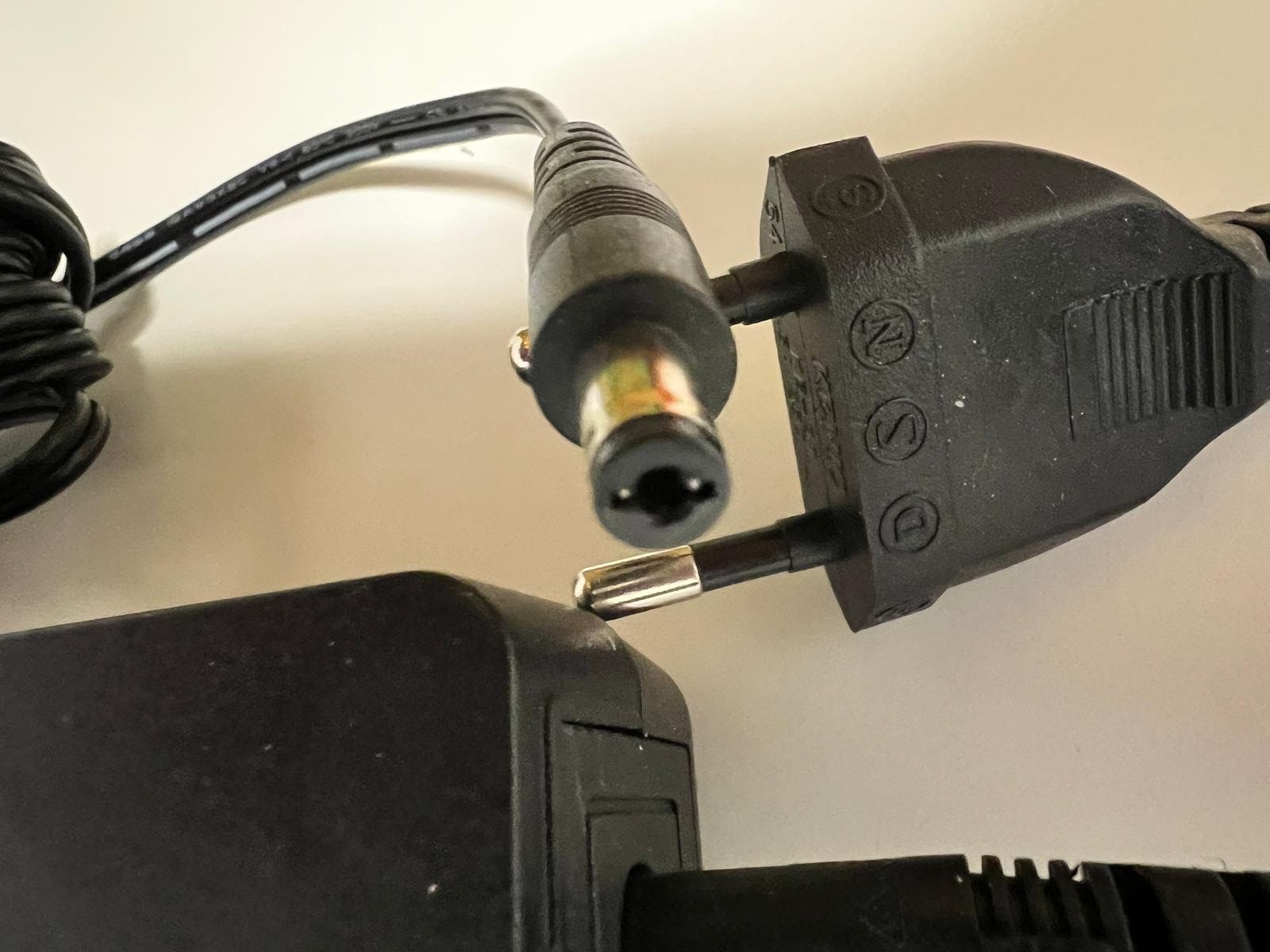 Unità & Adattatore: NetBit AC Adapter NBS36E065320M2, Top Zustand! – Nuovo (secondo la descrizione) da Innertkirchen venduto da Gontschar 1