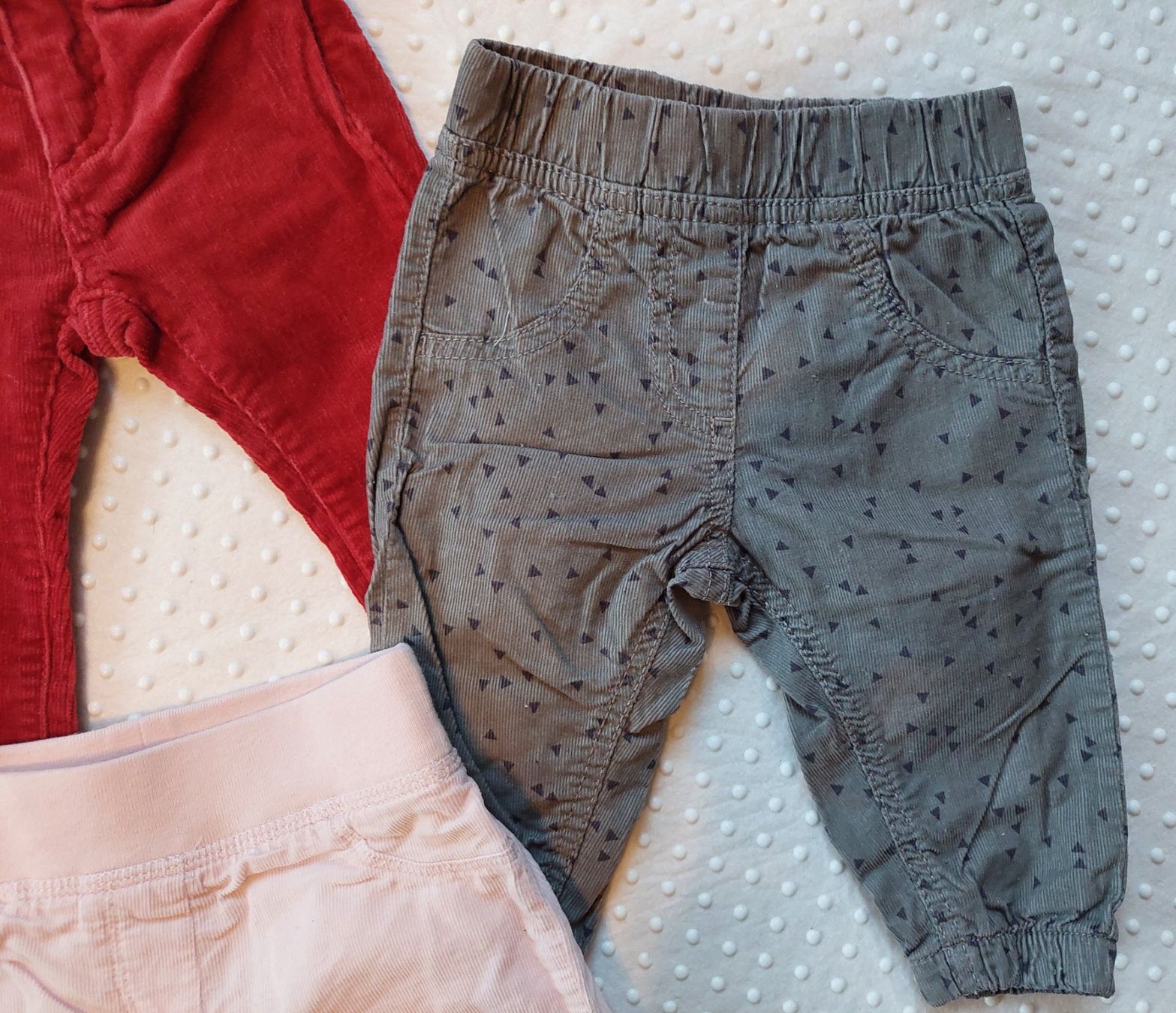 Lotti & Set di vestiti: 4 coole Mädchenhosen, Grösse 62/68 – Usato da Gysenstein venduto da joshuas81 1