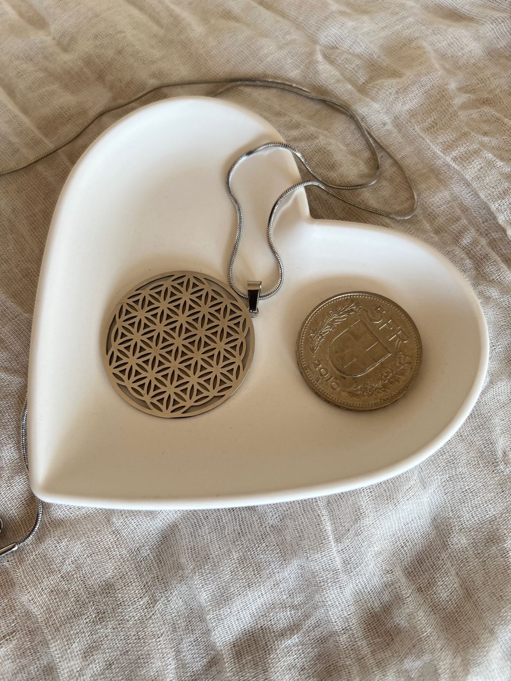 Ciondoli: Pendentif fleur de vie sur long collier – Nuovo e nell'imballaggio originale da Pully venduto da sunaddict 2