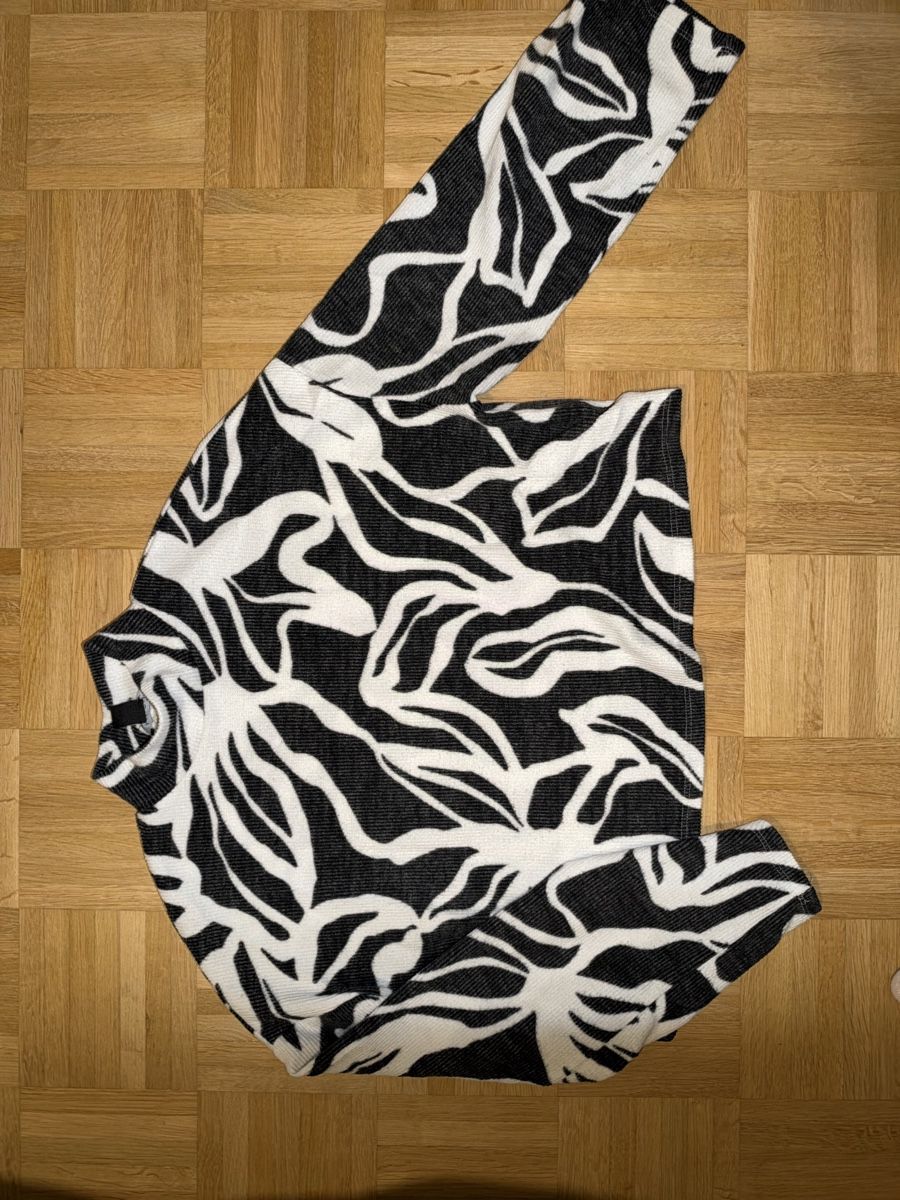 Pulls & Sweat-shirts: Pullover schwarz weis – Neuf (Voir description) à Biel/Bienne par Peeeep10
