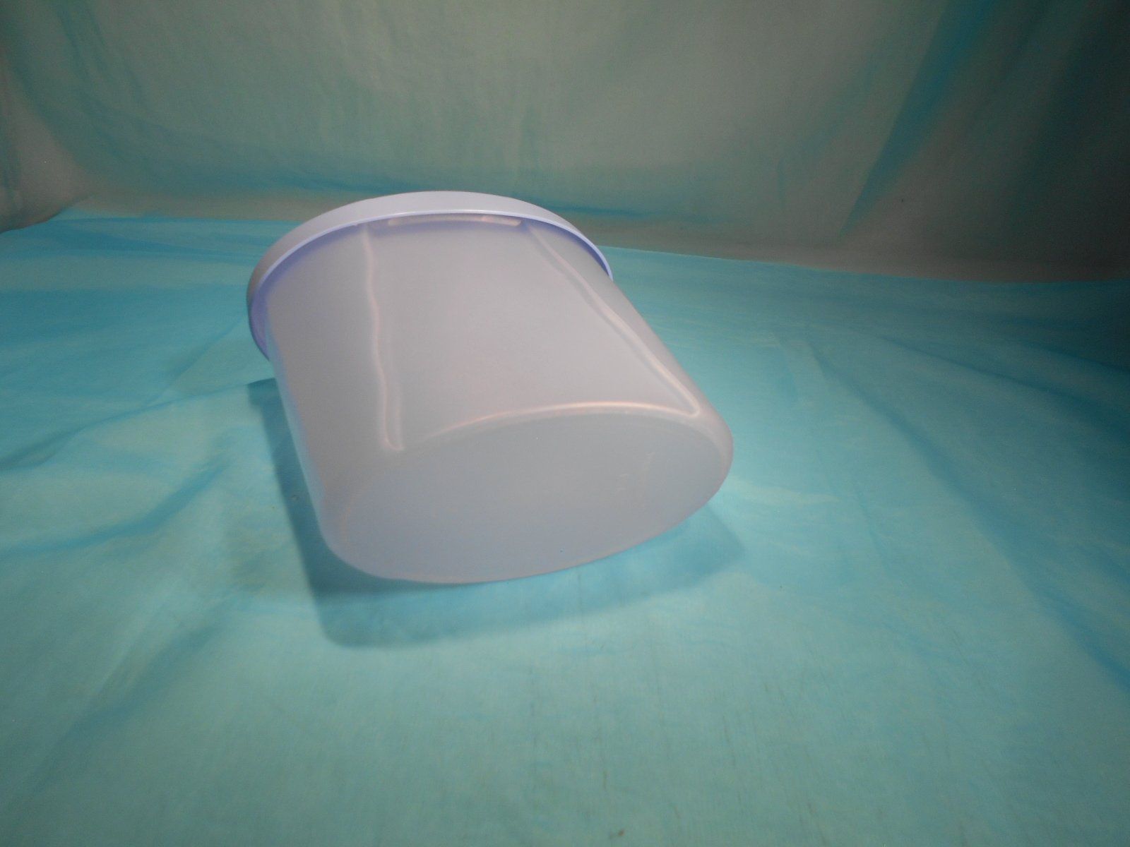 Tupperware Contenitori & Simili: Tupperware Vorratsbehälter, Deckel hellblau, 1.9L – Usato da Bellach venduto da JingleCherry 3