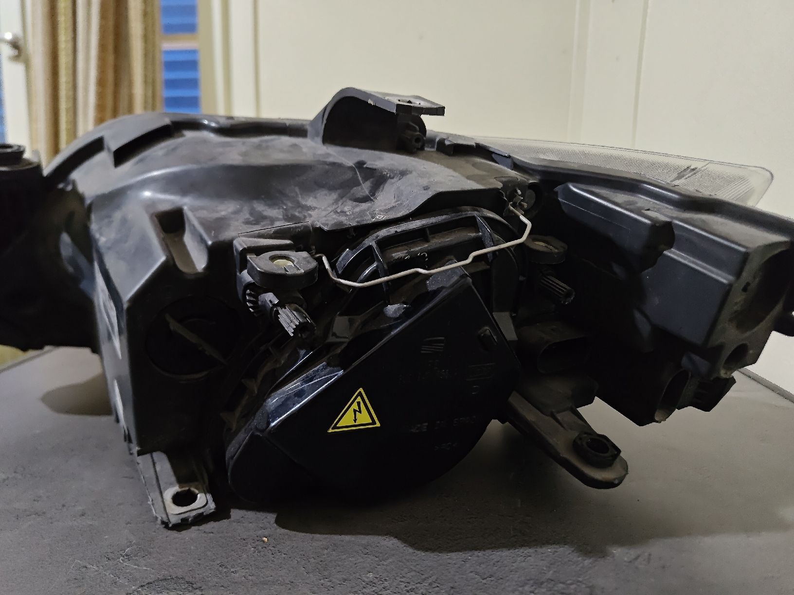 Tutti pezzi di ricambio auto: SEAT Ibiza - 15/17 rechter Frontscheinwerfer – Usato da Thusis venduto da MV24 2