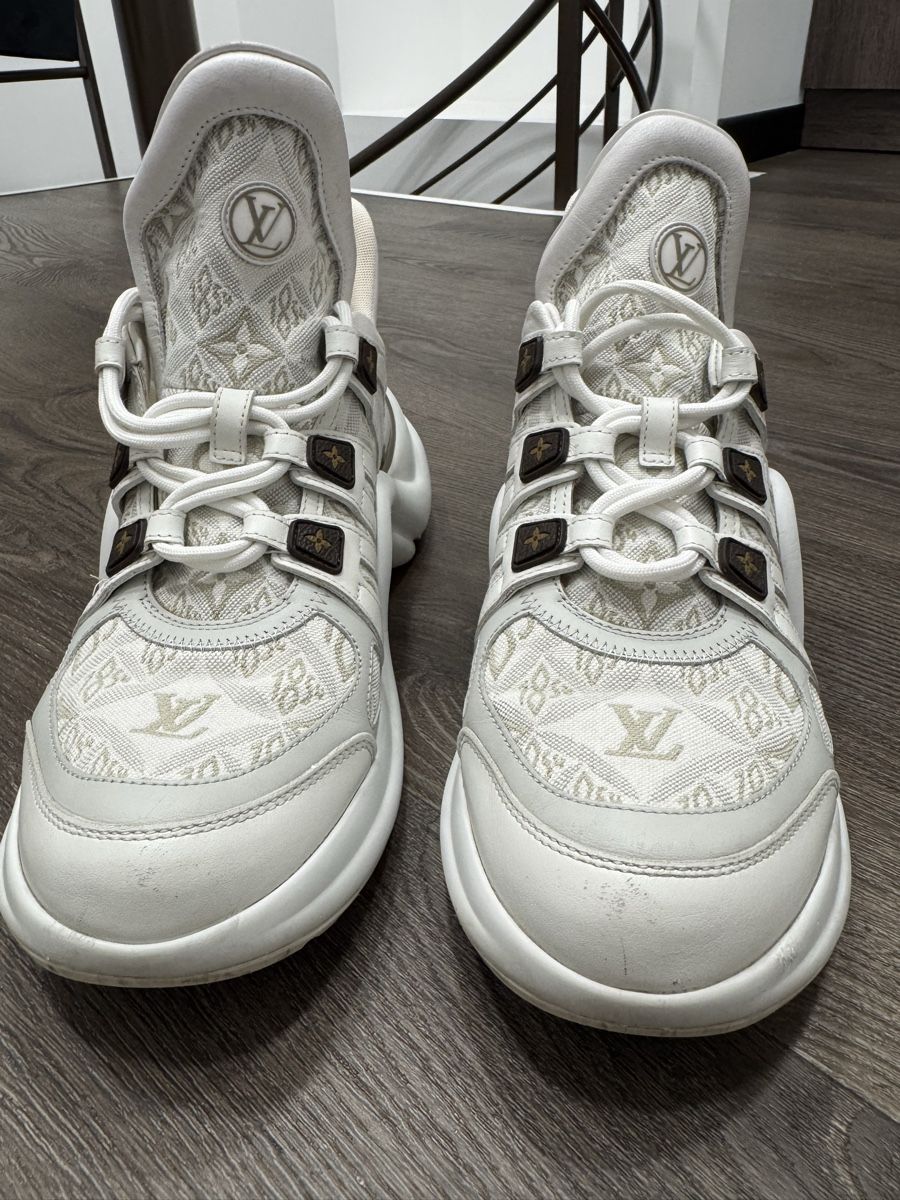 Louis Vuitton Chaussures femmes: Louis Vuitton Sneakers White Size 41 Used – D'occasion à Thonex par Lux_brands01 1