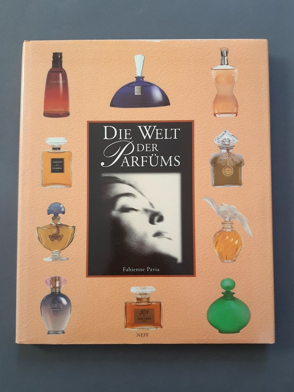 Libri: Die Welt der Parfüms - von Fabienne Pavia – Usato da St. Gallen venduto da mimikrya