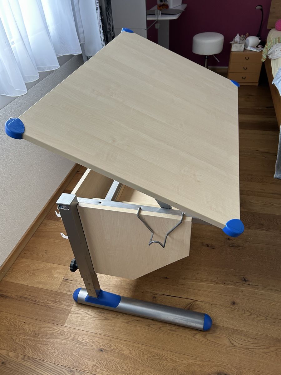 Schreibtische: verstellbarer Kinder-Schreibtisch  – Gebraucht aus Trachslau von eis111 1