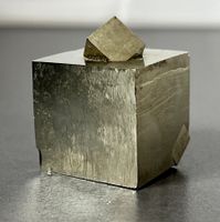 Superbe cube en pyrite, minéral décoratif